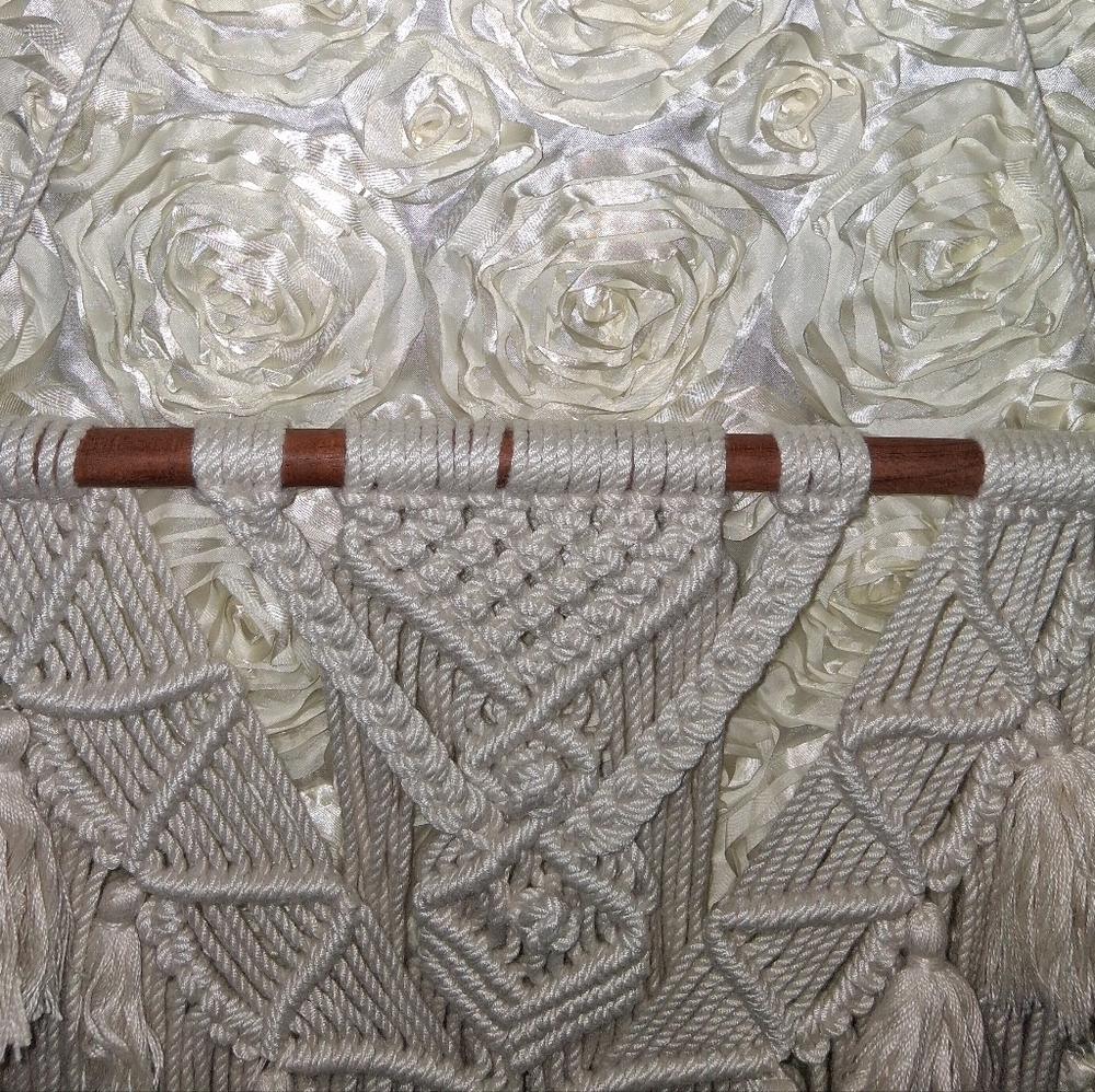 Elegant Gray Macrame Wall Hanging - Picture 4 of 5
